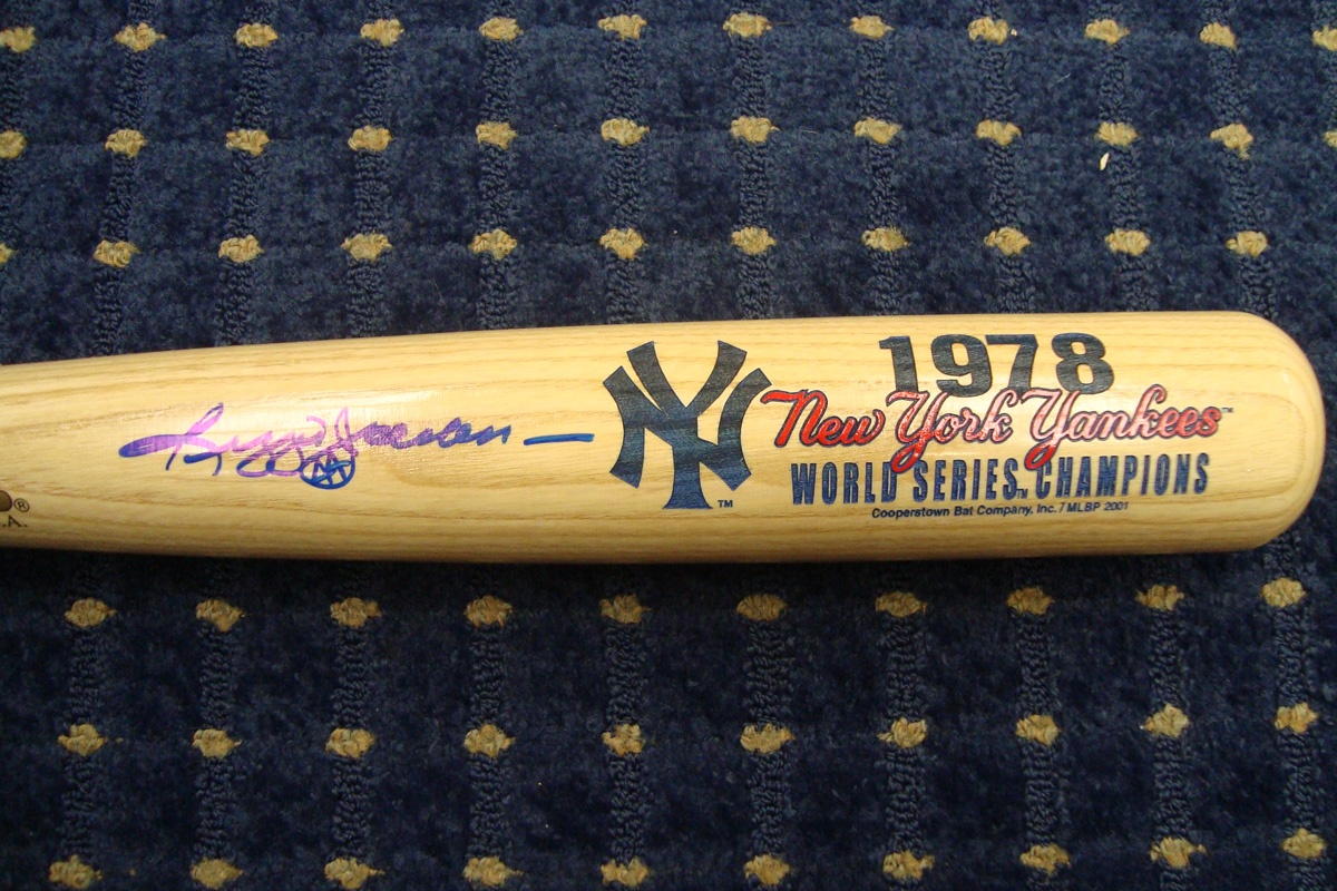 Vintage Louisville Slugger Wood Baseball Bat Signed Reggie Jackson w/Event  Flag