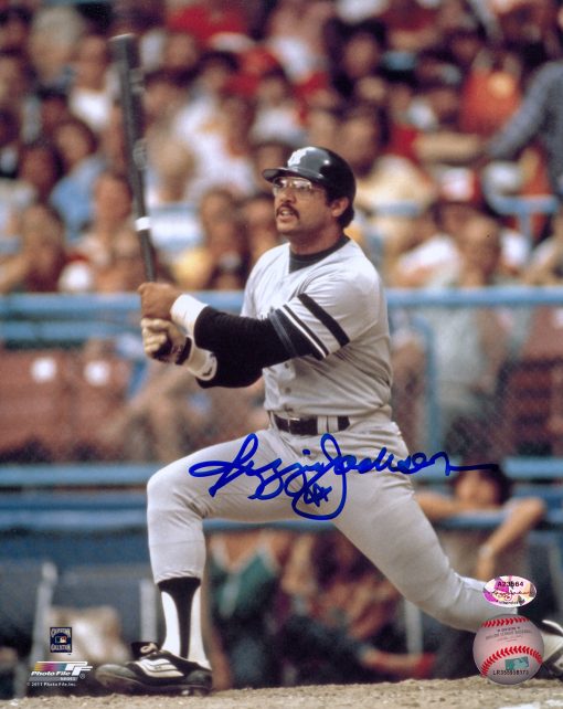 Reggie Jackson autographed 8x10 photo - Yankees - 1020