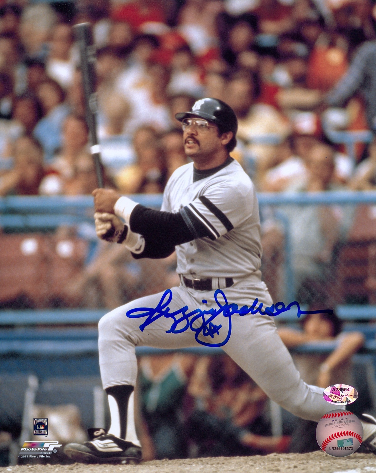 Reggie Jackson autographed 8×10 photo – Yankees – 1020